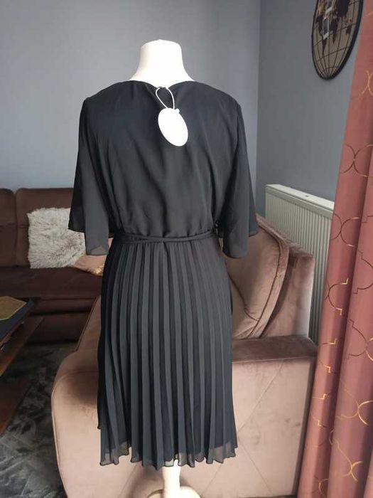 Czarna sukienka plisowana Boohoo Maternity 44