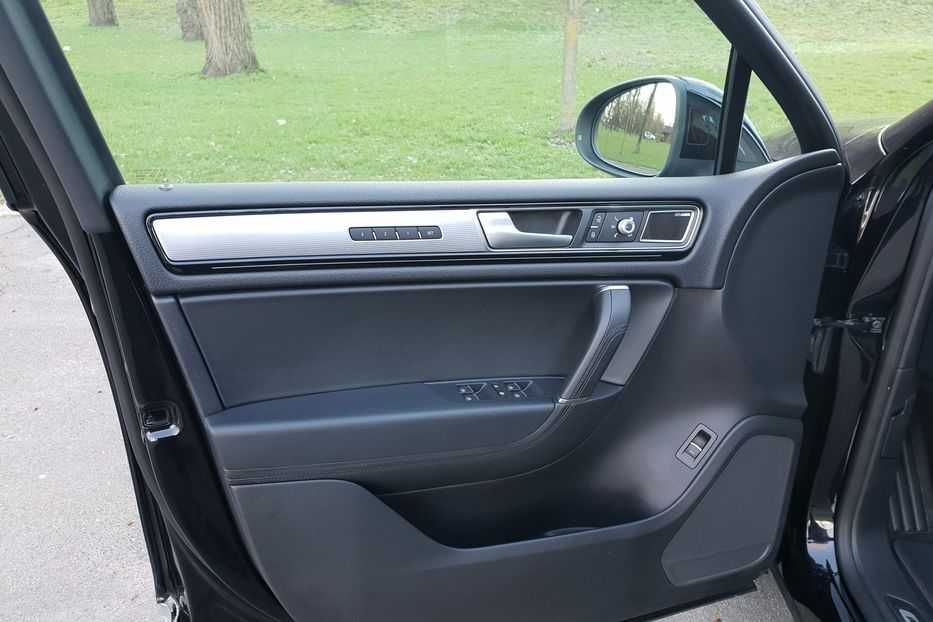 Продам Volkswagen Touareg R-Line 2016 года