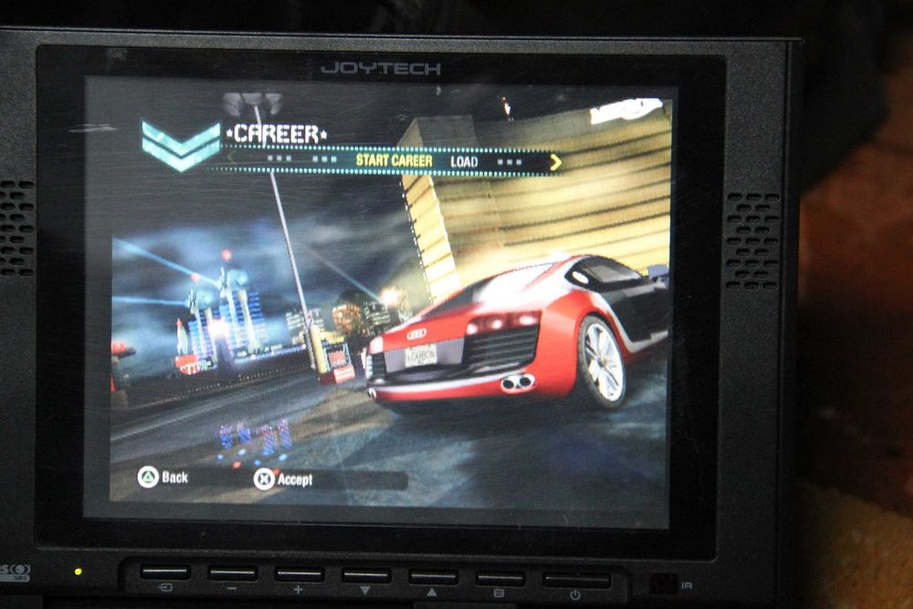 PS2 Slim 77004 + CRYSTAL CHIP + LCD JOYTECH 8" + Accessories64171755245442123