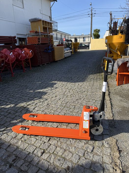 Porta paletes 2500kg 4 rodas