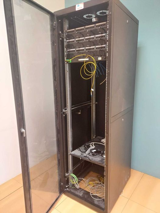 Armário/Bastidor Informático de chão