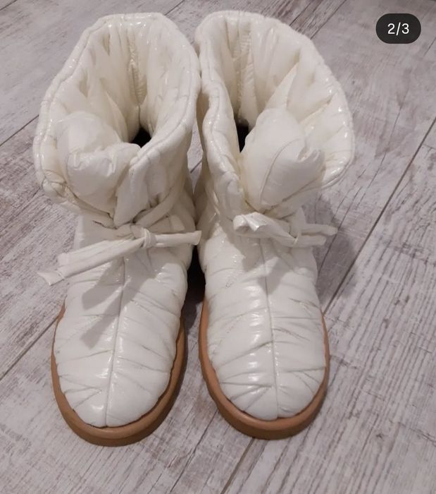 Чоботи, напівчоботи, черевики жіночі