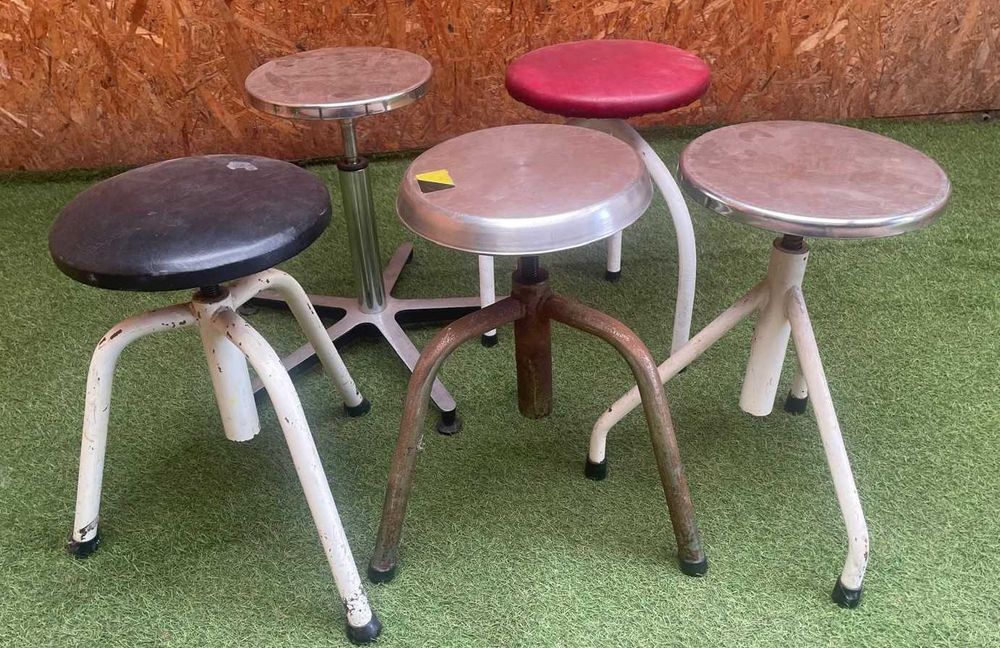 Bancos antigos, rotativos, ajustaveis de oficios