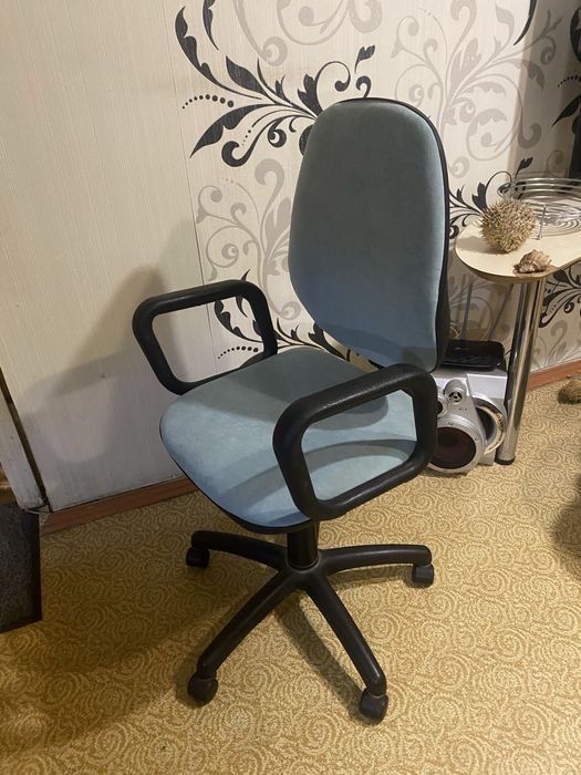Офисное кресло б/у