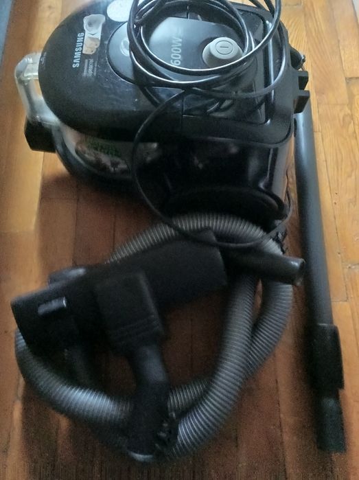 Пылесос Samsung.