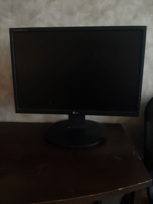 Монитор LG Flatron L194WT