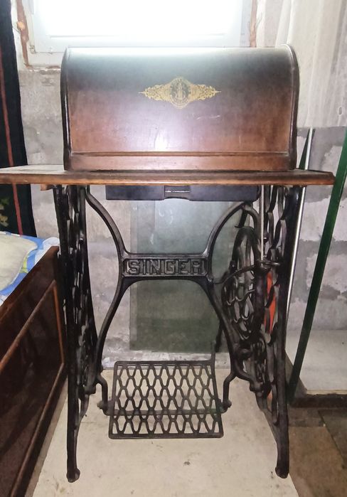 Старинная швейная машинка Singer