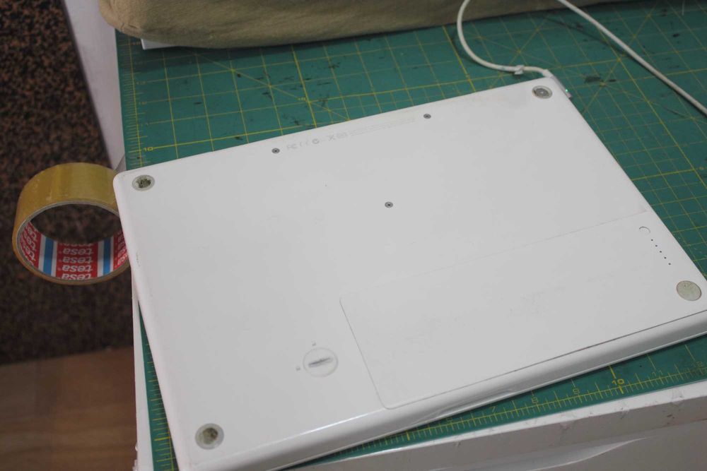 Apple MacBook 13" with 2.4 GHz, 2 GB RAM, 160 GB HDD, SD card slot64409363602946124