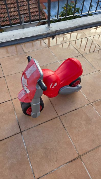 Carro e mota criança