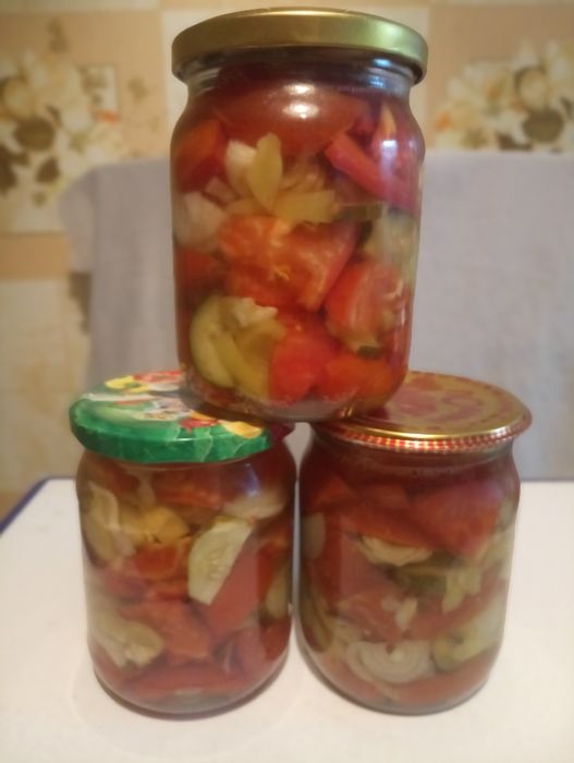 Лечо,салат,помидоры,огурцы,икра кабачкова