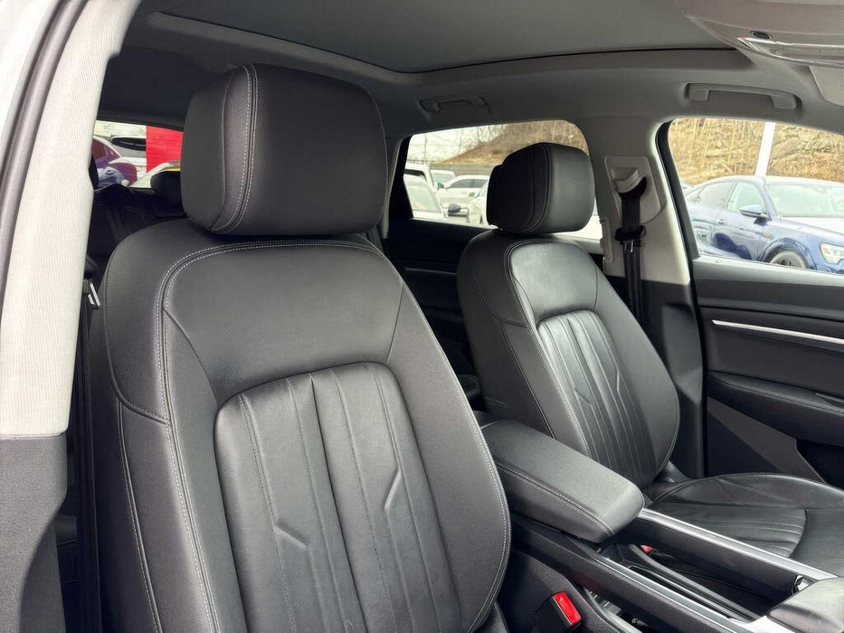 Audi e-tron Premium quattro      2022