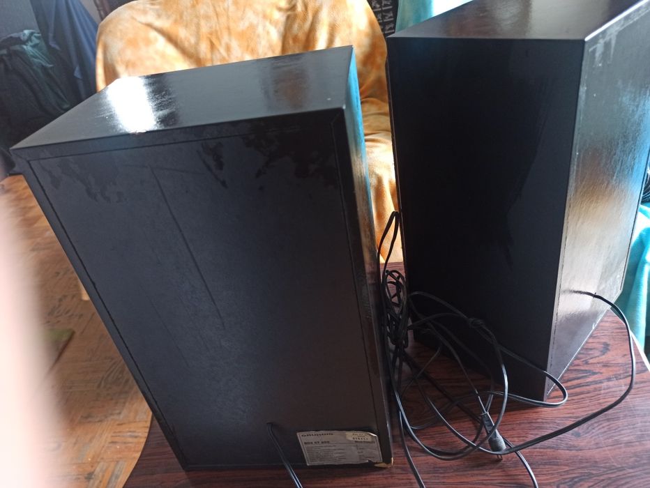Colunas Grundig de madeira