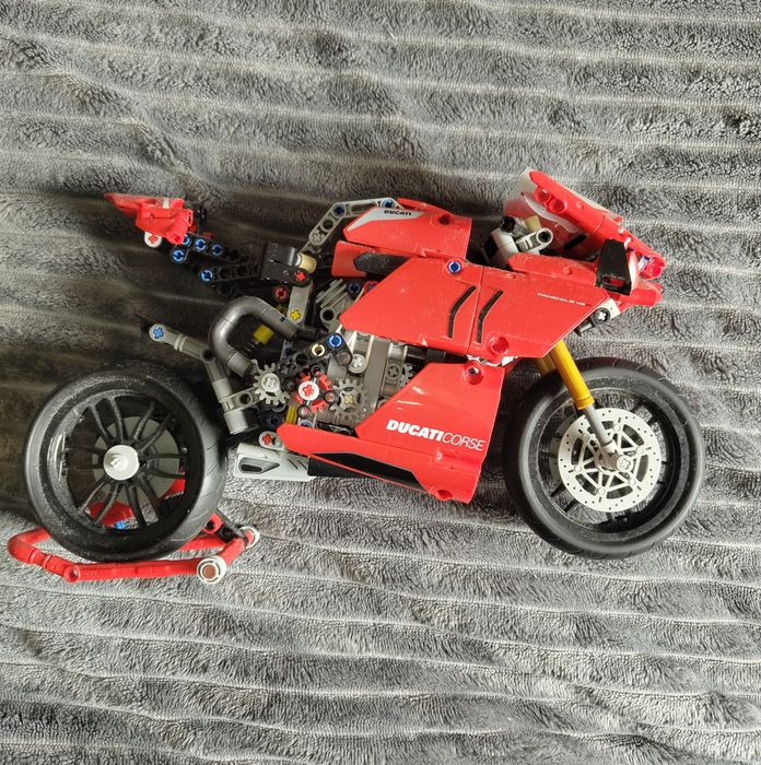 Legos montados em muito boas condições