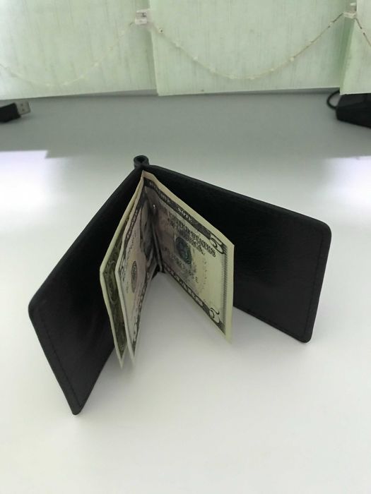 кожаный зажим для денег