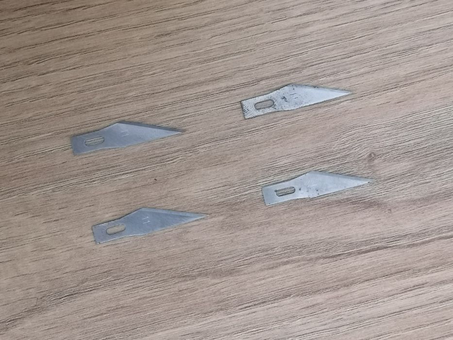 Skalpel nożyk modelarski stan dobry 4 nożyki dodatkowo