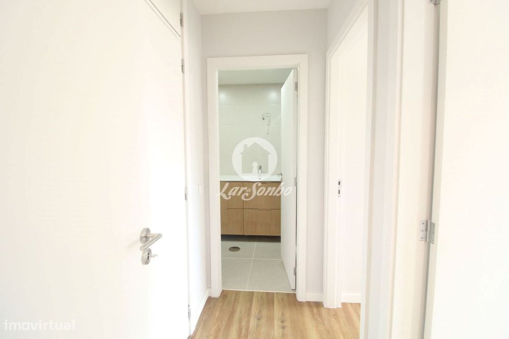 Apartamento T2, remodelado, localizado na prestigiada Urbanização N...