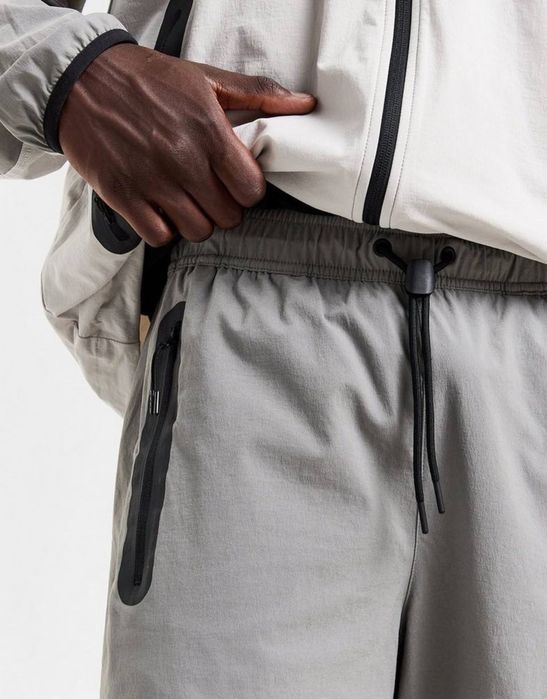 Нейлонові штани Nike Tech Fleece