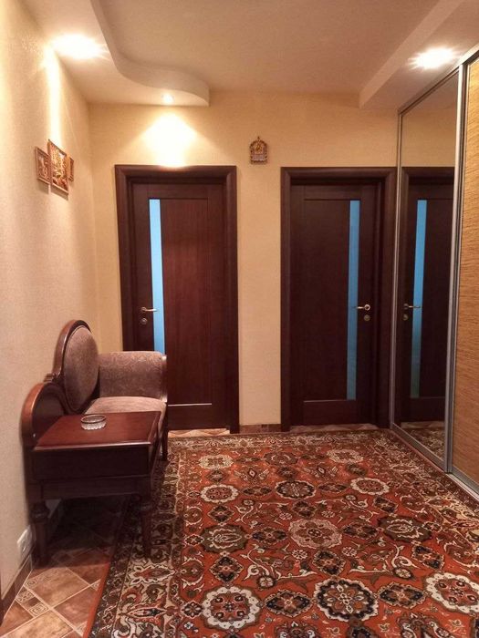 Здам довгостроково квартиру біля ст.метро Перемога.