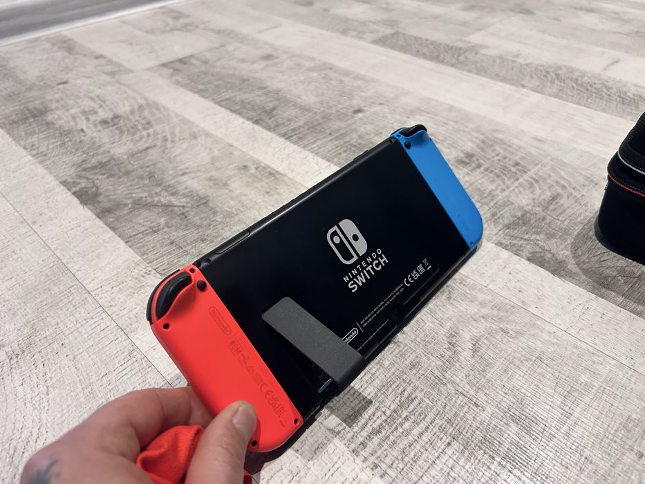 Sprzedam konsolę Nintendo Switch LCD SD128GB + Mario kart 8