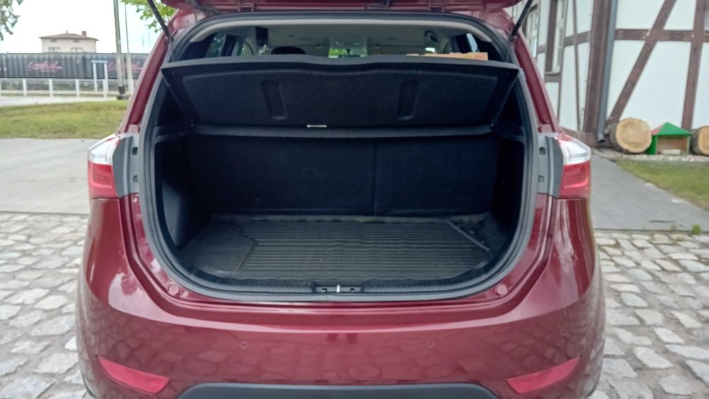Sprzedam HYUNDAI IX20 benzyna rocznik 2016