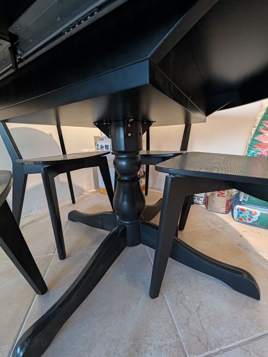 Mesa de jantar com 4 cadeiras