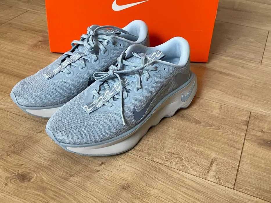 Buty NIKE model Motiva r. 42,5-27,5 cm