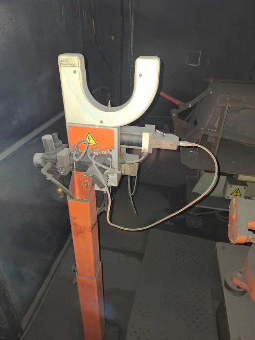 Cela spawalnicza dwustanowiskowa z robotem