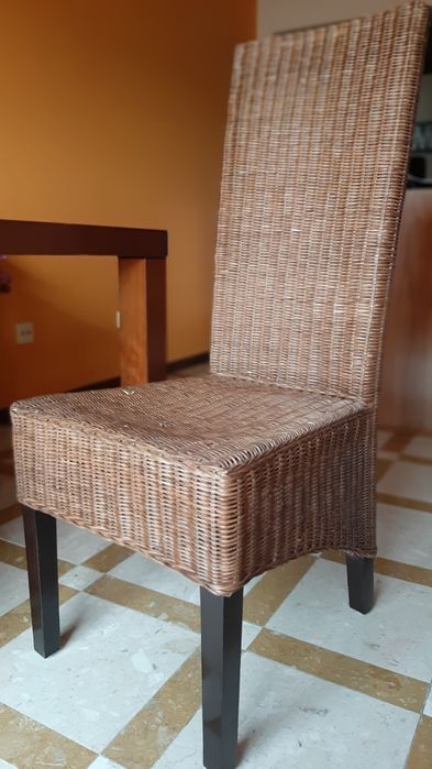 Mesa de sala e cadeiras