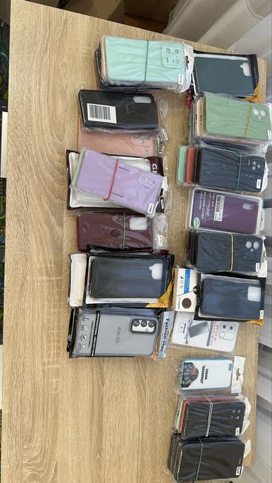 Продам 2 лота оптом чихлів і захисного скла чехлів 59 і скла 174. Торг