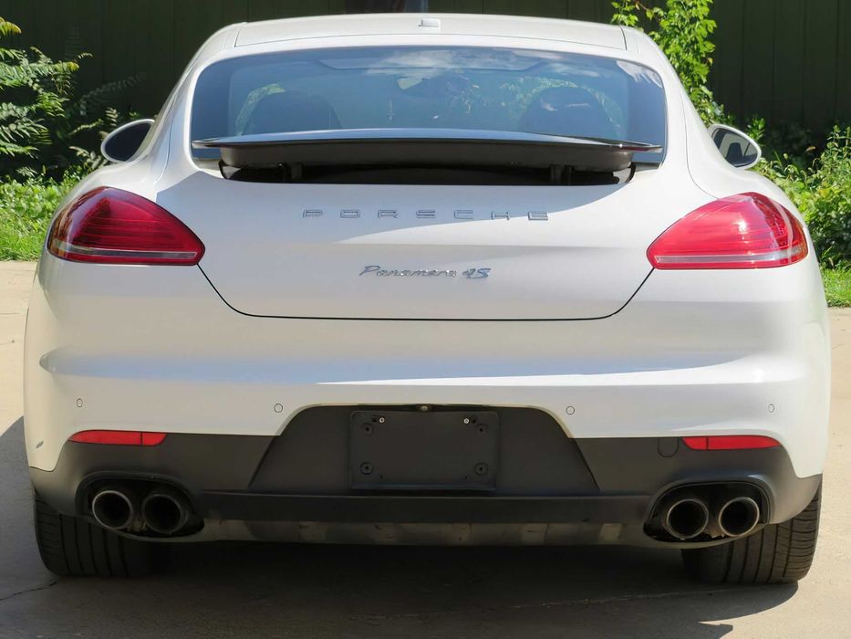 Porsche Panamera 4S      2015