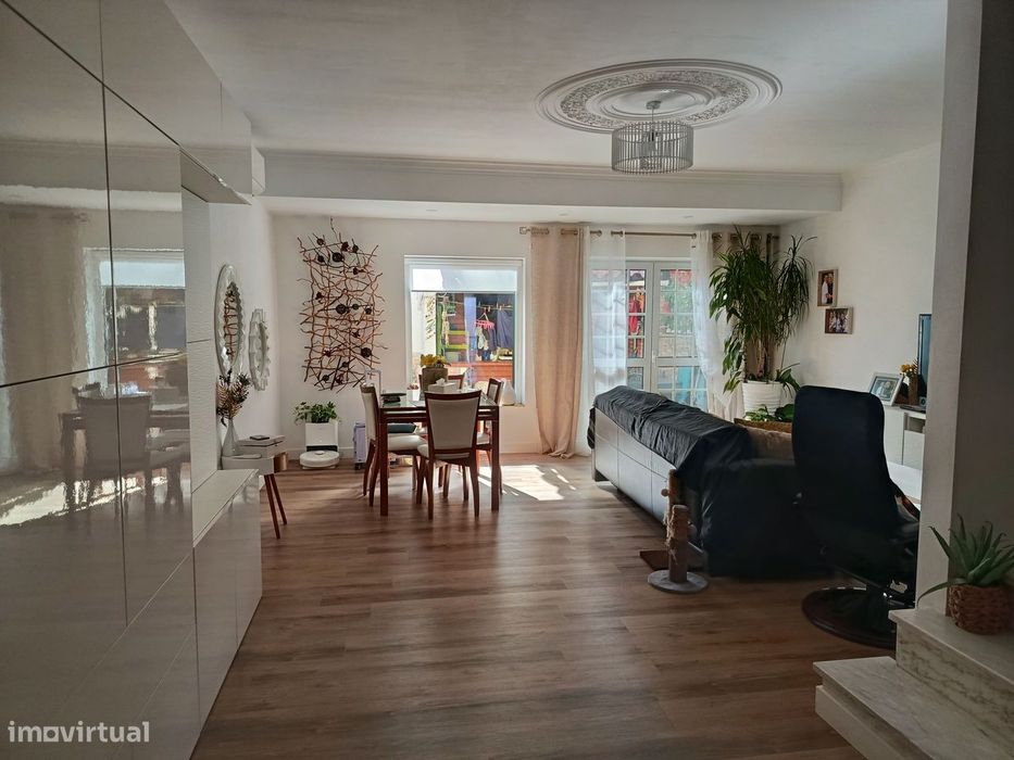 Moradia T2 +2 com piscina aquecida em Samora Correia