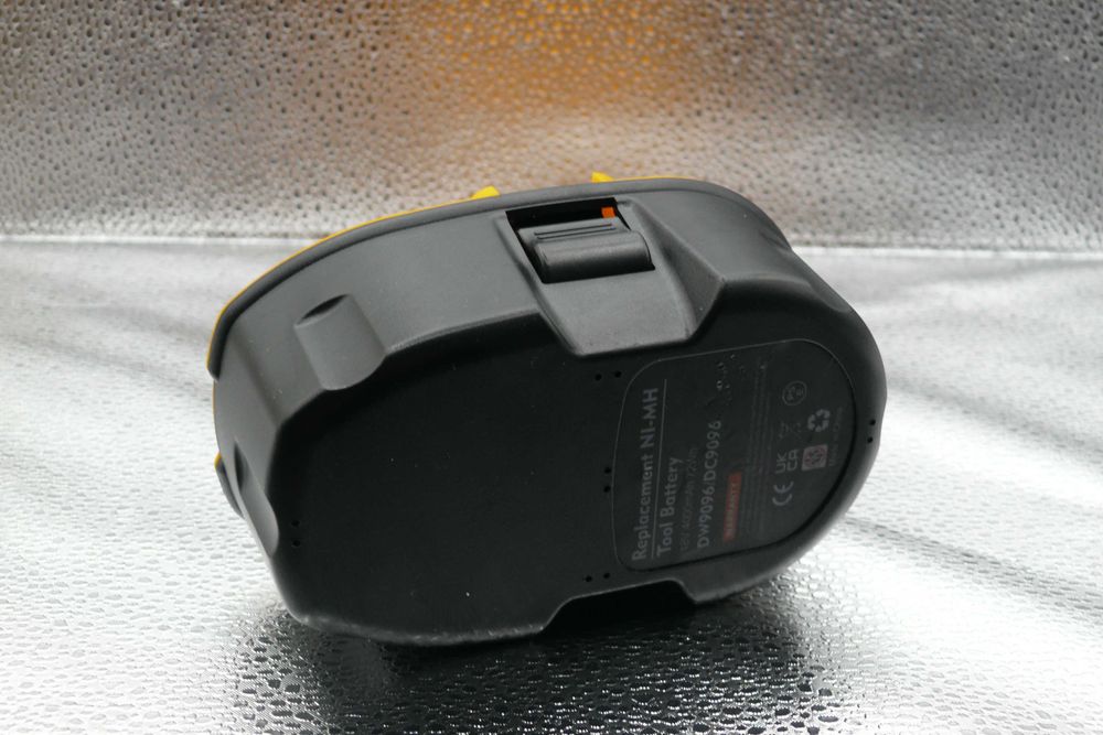 Battery compatible with Dewalt64740223903107123