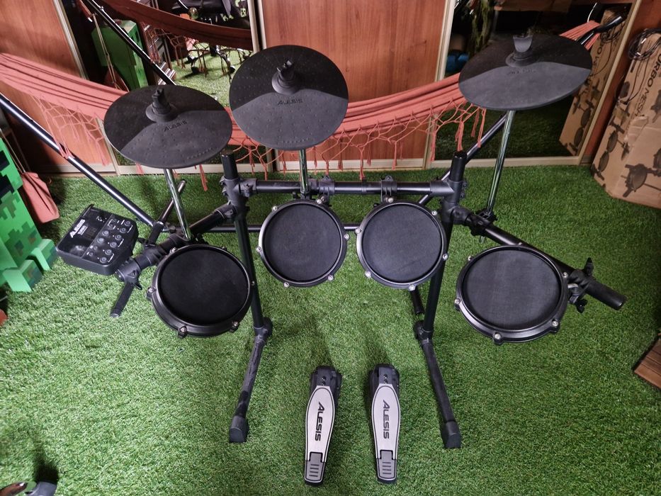 Perkusja elektroniczna  alesis  turbo mesh kit + wzmacniać fender frontman 20g