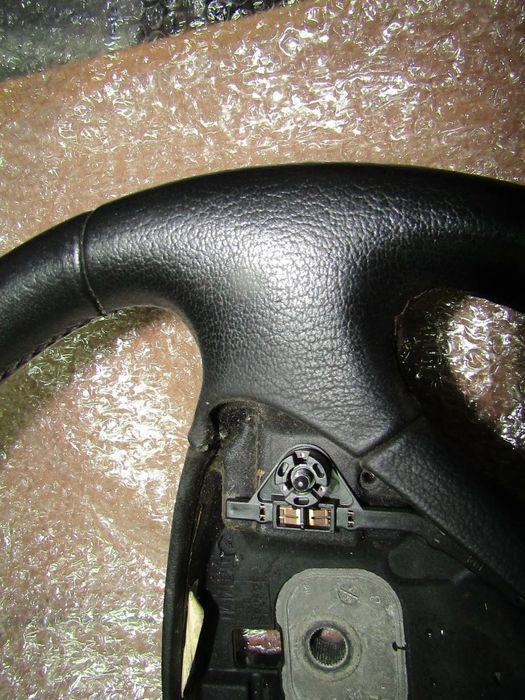 Volante em pele Fiat Stillo ano 2003 em muito bom estado (ver fotos)