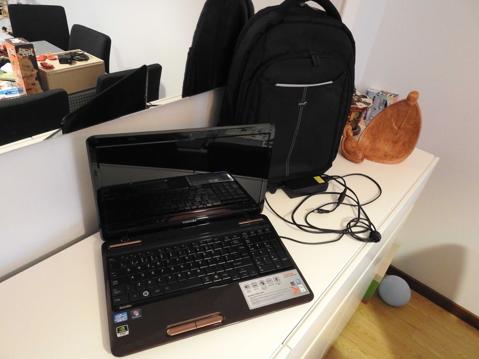 Portátil Notebook Toshiba + mochila de transporte mitsai