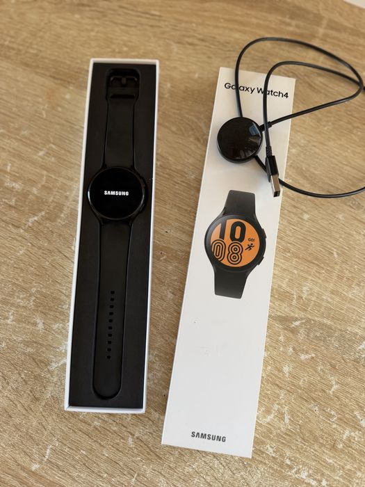 Продам годинник SLMSUNG Galaxy Watch 4