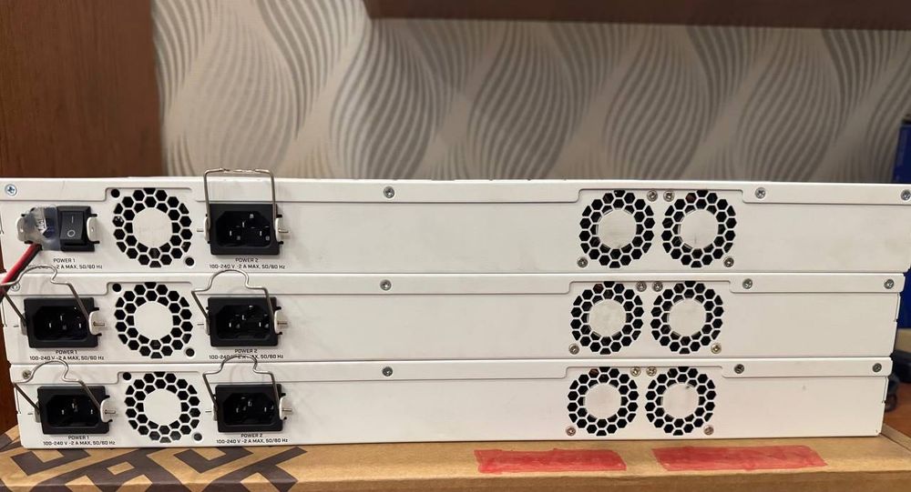 Маршрутизатор MikroTik Cloud Core Router CCR1036-8G-2S+