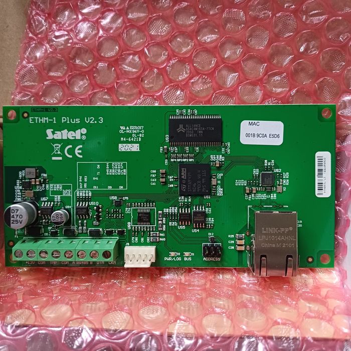 Zestaw alarmowy Satel Integra 64
OPARTY O SYSTEM SATEL
CENTRALA INTEGRA 64,