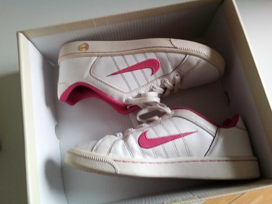 Obuwie damskie sportowe NIKE rozmiar 36,5