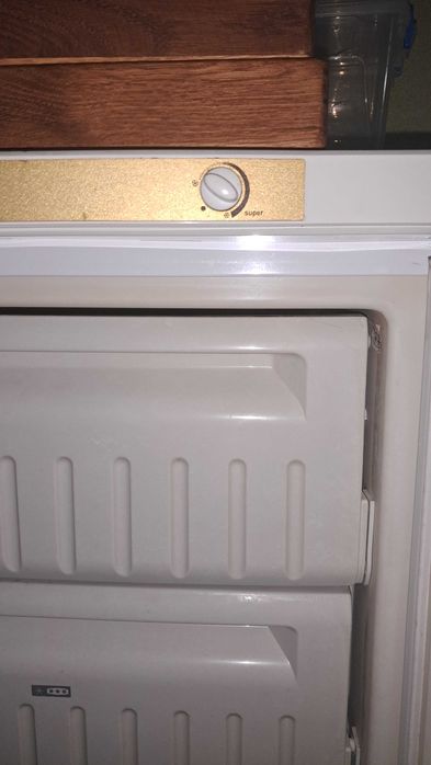 Морозильна камера Indesit SFR 167