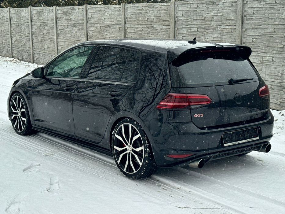 Volkswagen Golf 2.0 tsi 220