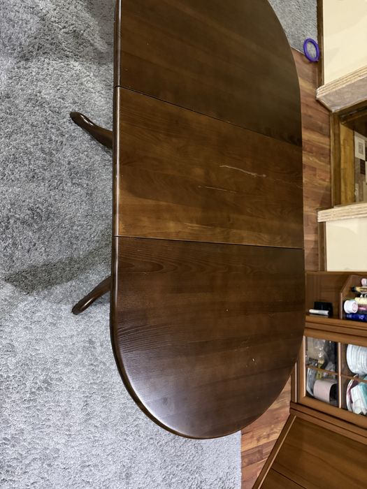 Стіл зі стільцями