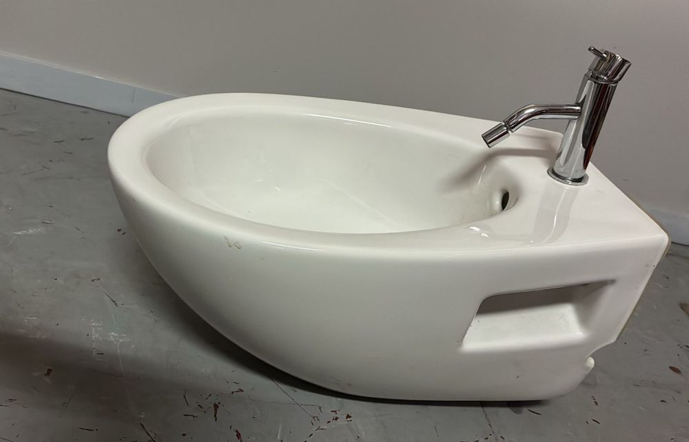 Bide Suspensao Ceramica Branca + Misturadora — Bom Estado