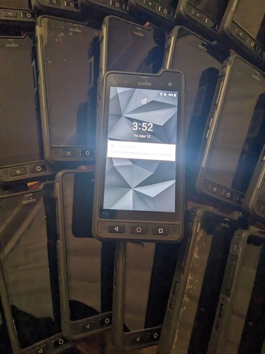 Sonim Xp8 телефони нові.