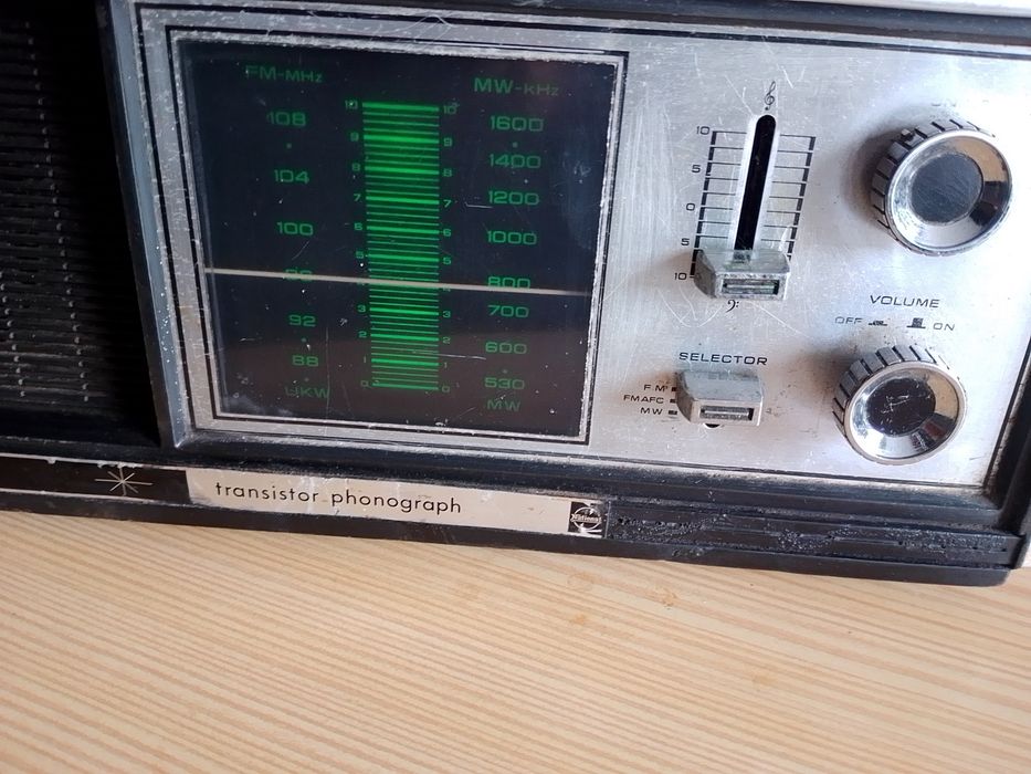 Radio antigo, não é de válvulas