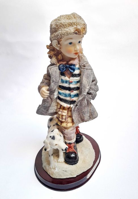 Estatueta Figura Menina Cão Dálmata