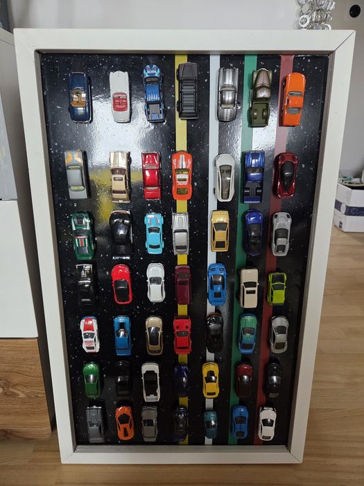 Ręcznie wykonana tablica Hot Wheels – 49 samochodzików z oświetleniem