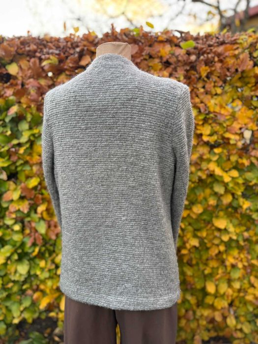 jesienny wełniany sweter o kroju marynarki Adagio