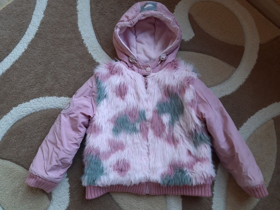 Продам курточку на флисе, на девочку рост 116 см