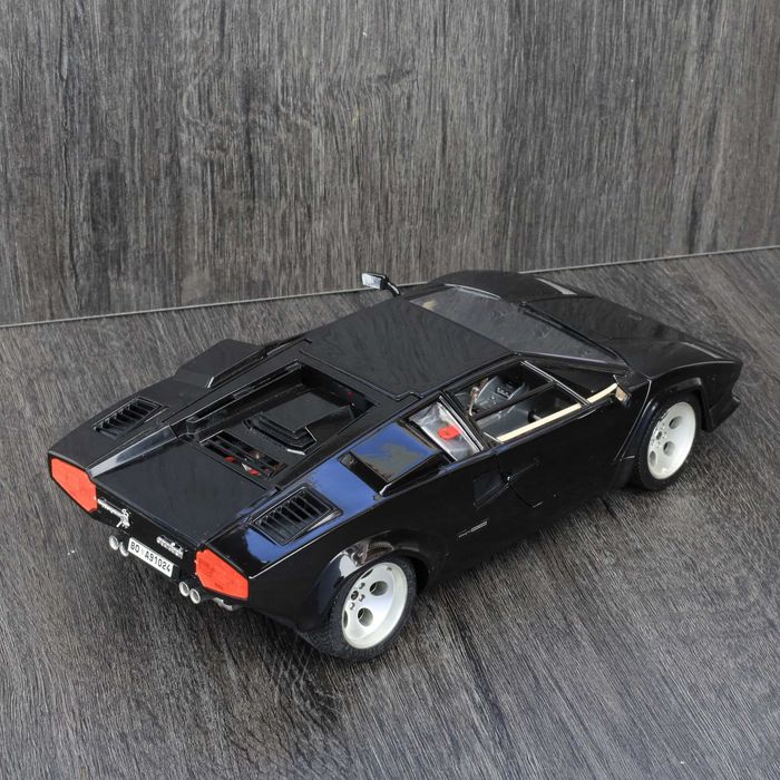 Lamborghini Countach 1/18 Bburago